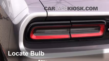 2015 Dodge Challenger SXT Plus 3.6L V6 FlexFuel Éclairage Feu clignotant arrière (remplacer l'ampoule)
